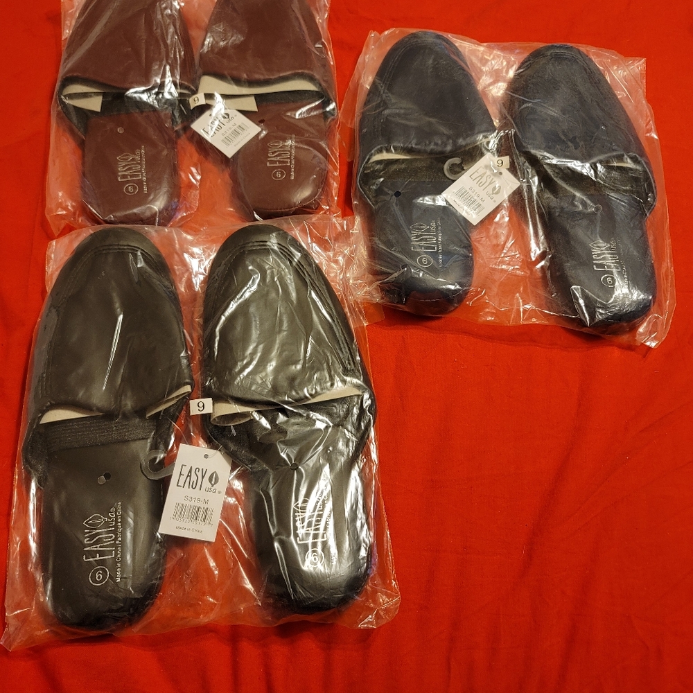 BRAND NEW men's slippers in packaging 3 colors, black, burgundy, navy  Size 9